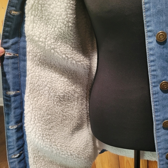 Denim Sherpa-Lined Jacket - Picture 3 of 16